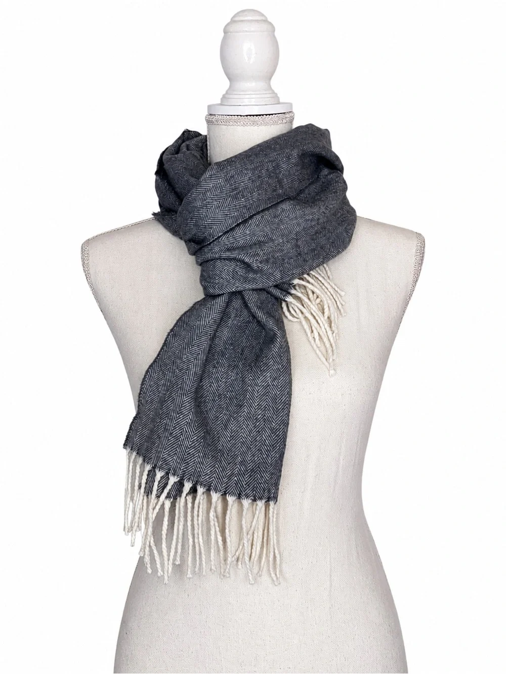 Luxury 100% Cashmere Scarf Made in Scotland Gray Herringbone Fringe Classic OS